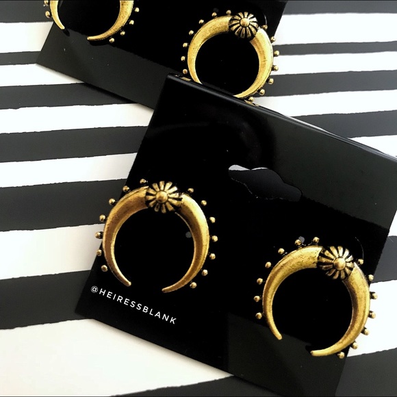 vintage gold rebel earrings - Picture 6 of 8